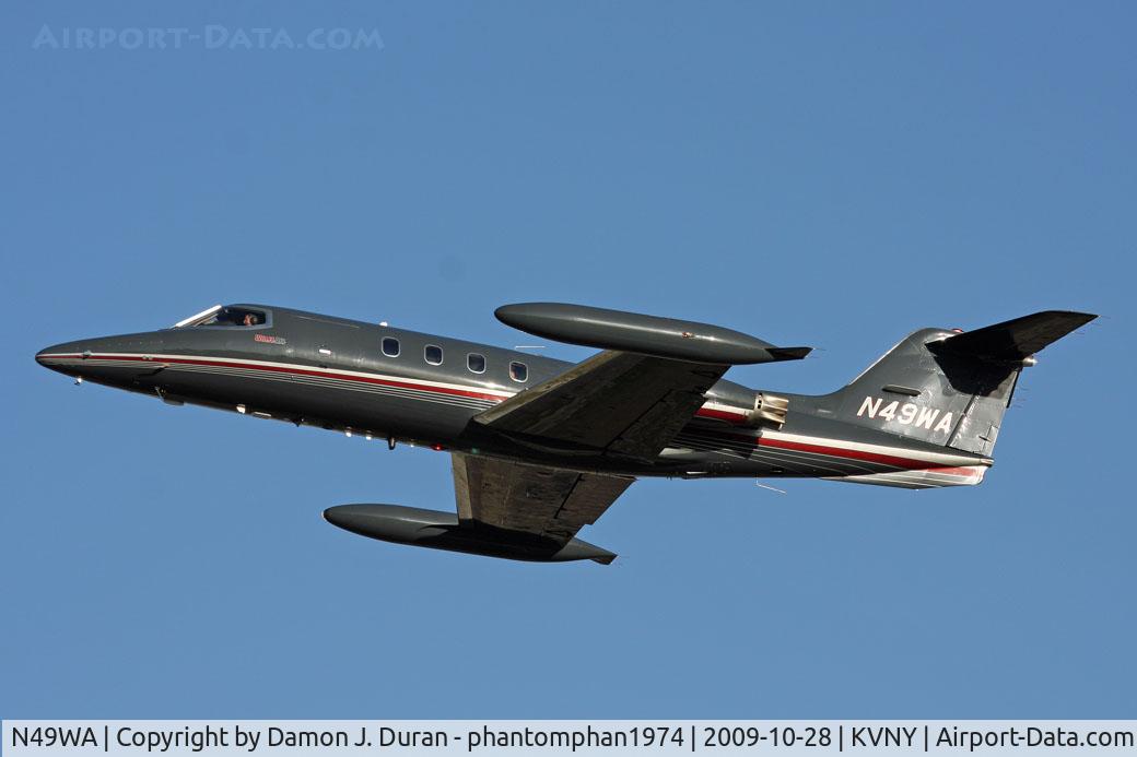 N49WA, 1973 Gates Learjet 25B C/N 142, Departure