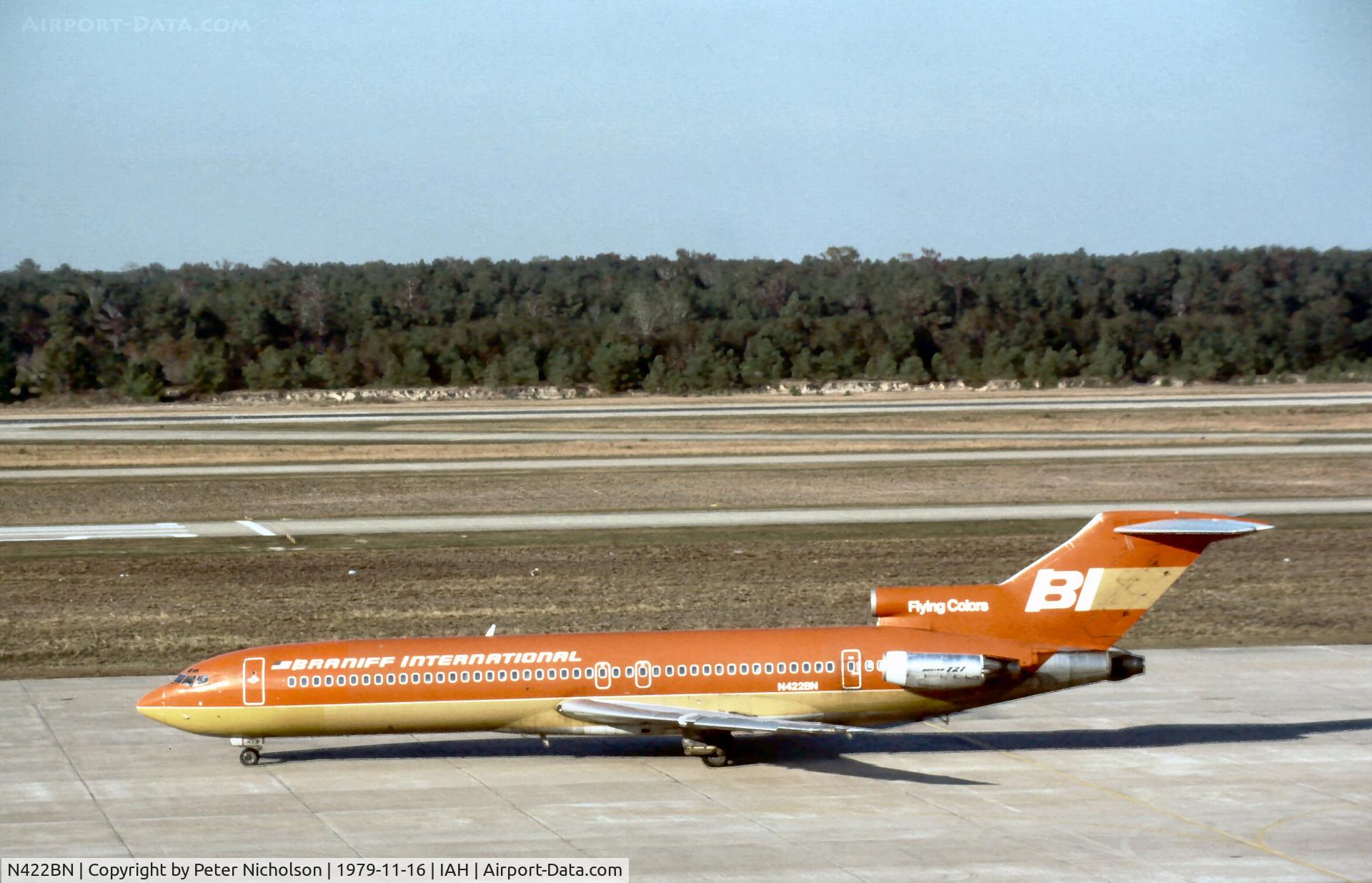 N422BN, 1973 Boeing 727-227 C/N 20735, Braniff International Boeing 727 seen at Houston International in November 1979.