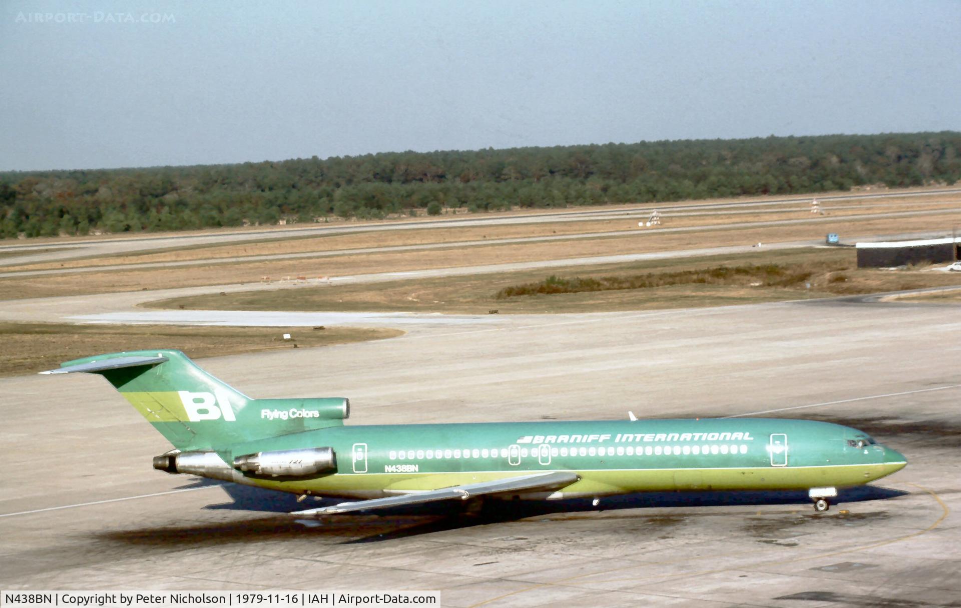 N438BN, 1975 Boeing 727-227 C/N 21045, Boeing 727-227 of Braniff International seen at Houston in November 1979.