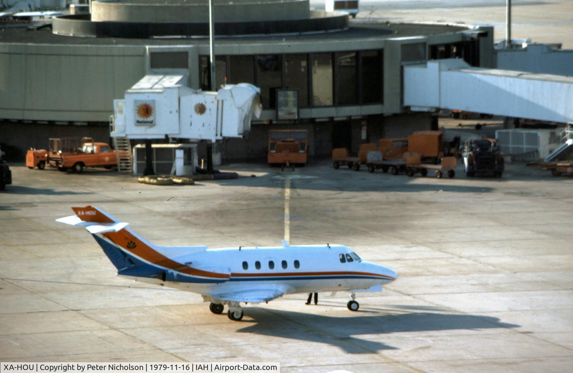 XA-HOU, 1966 Hawker Siddeley DH.125-1A C/N 25060, DH.125 Series 1A of Aero Zano of Monterrey seen at Houston in November 1979.