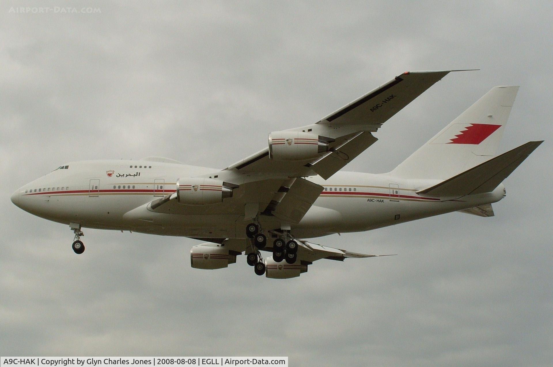 A9C-HAK, 1987 Boeing 747SP-Z5 C/N 23610/676, On finals to runway 27L. Previously A6-ZSN, N60697 and test registration N60659. Final Boeing 747SP. Operated by Bahrain Amiri Flight.