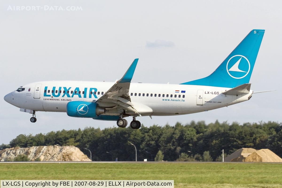 LX-LGS, 2005 Boeing 737-7C9 C/N 33956, very short final