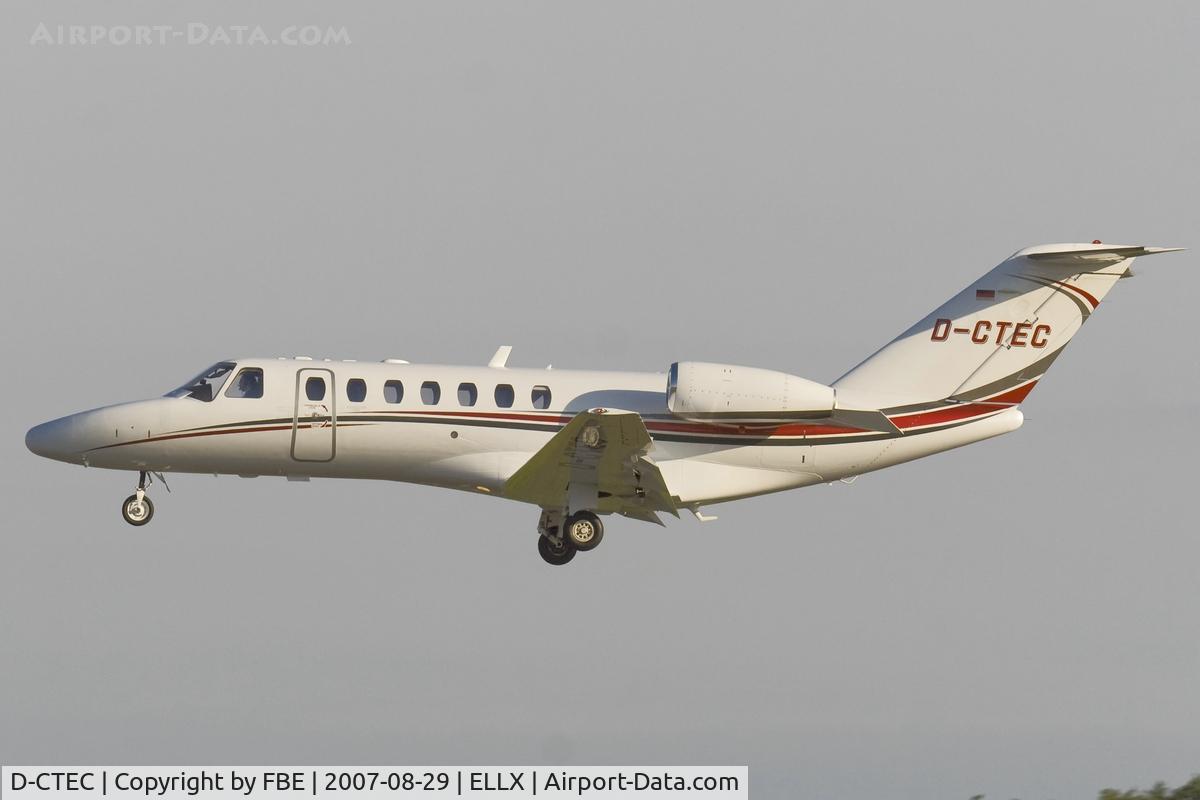 D-CTEC, 2006 Cessna 525B CitationJet CJ3 C/N 525B-0101, short final RW06