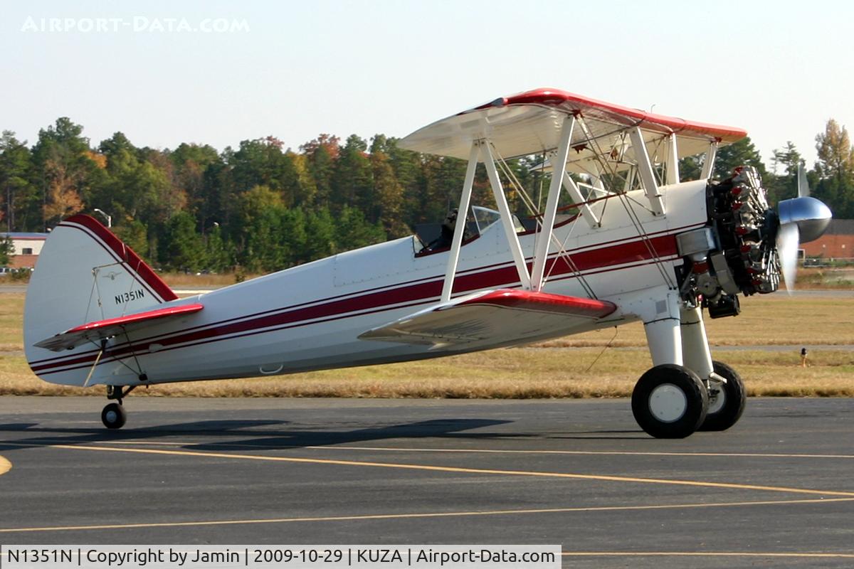 N1351N, 1943 Boeing A75 C/N 75-5595, Taxiing to the ramp after landing on runway 2.
