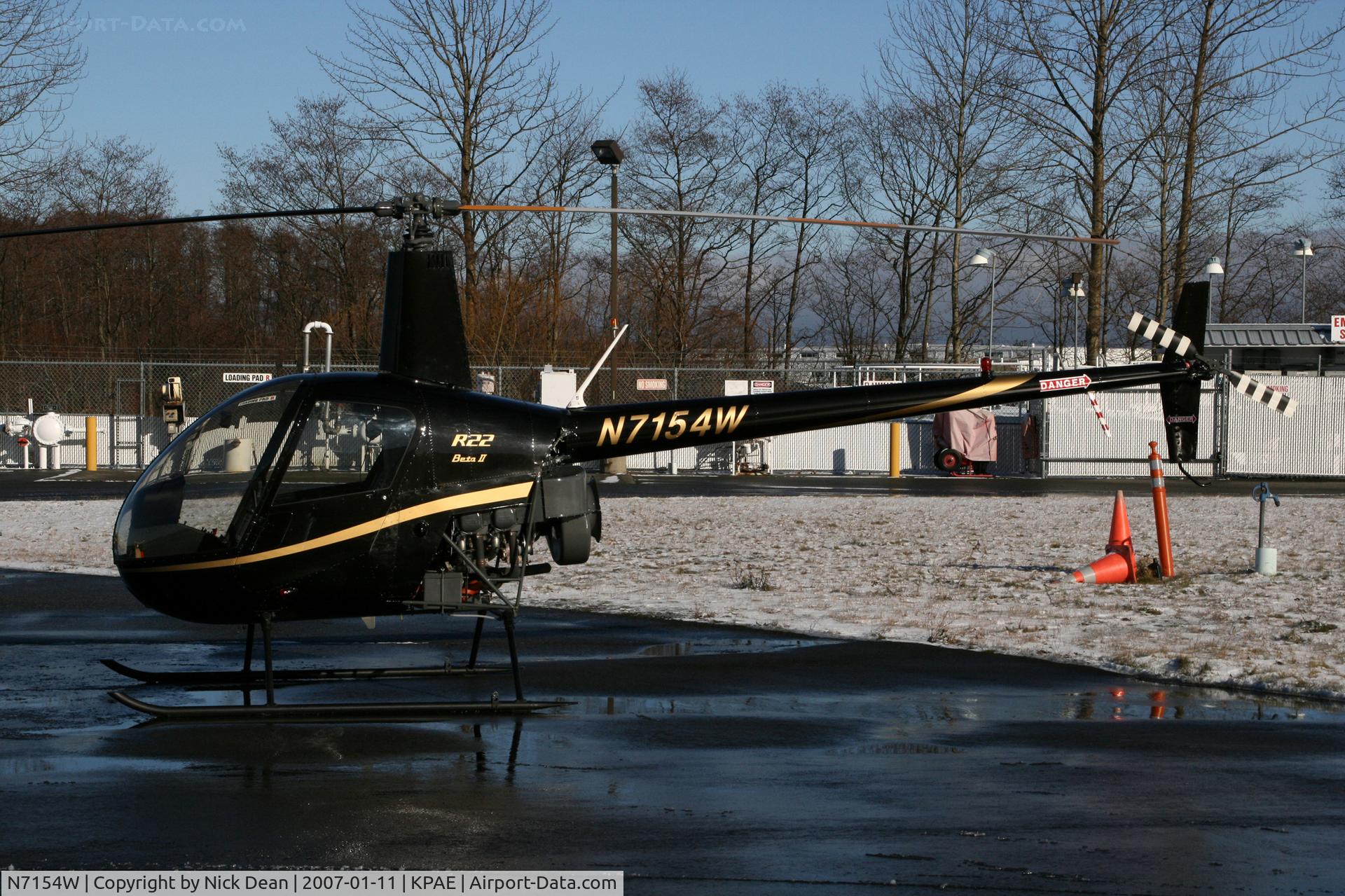 N7154W, 2004 Robinson R22 BETA C/N 3720, KPAE