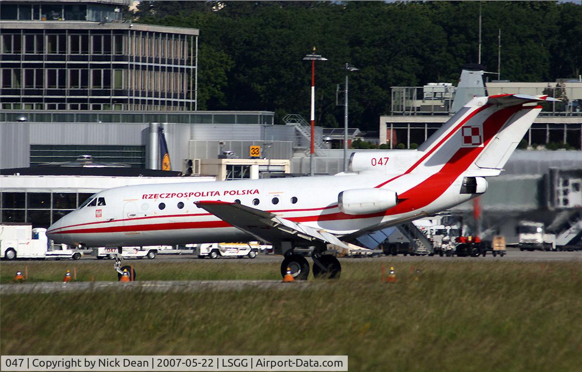 047, 1980 Yakovlev Yak-40 C/N 9021560, LSGG