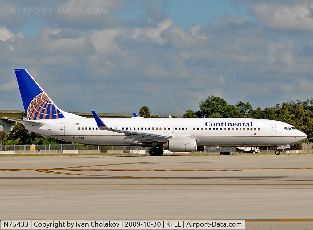 N75433, 2009 Boeing 737-924/ER C/N 33527, late model with live tv on board