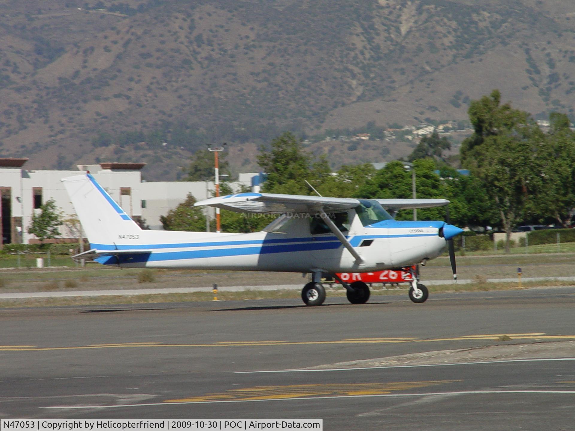 N47053, 1979 Cessna 152 C/N 15283163, Taxiing to 26L