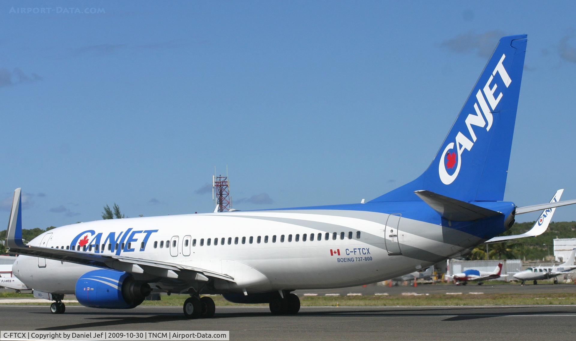 C-FTCX, 1999 Boeing 737-8AS C/N 29921, Back tracking runway