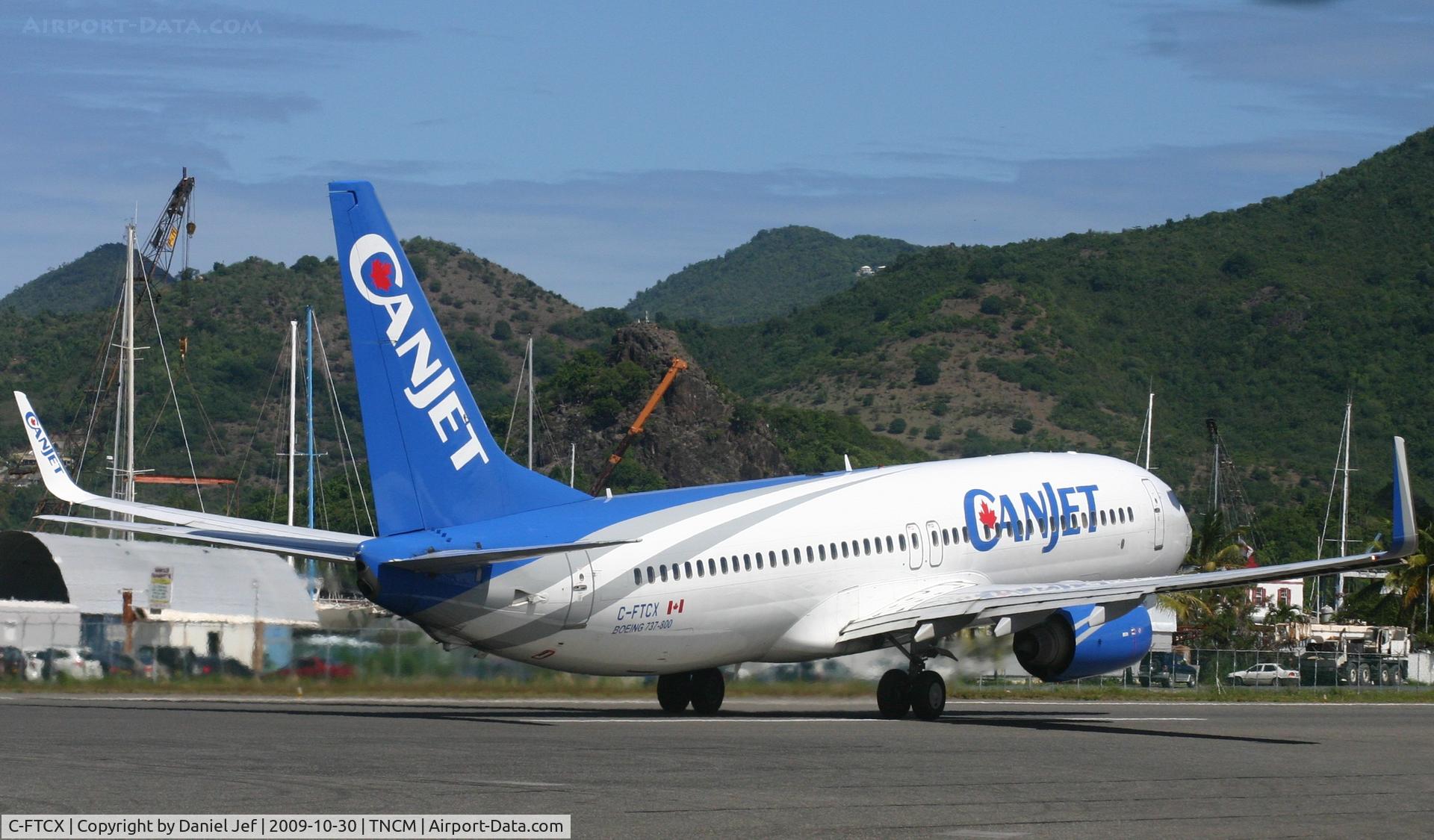 C-FTCX, 1999 Boeing 737-8AS C/N 29921, Rotating on it's way back to Canada