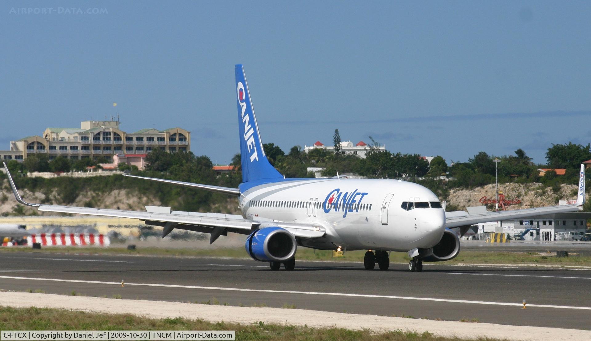 C-FTCX, 1999 Boeing 737-8AS C/N 29921, Coming to a full stop