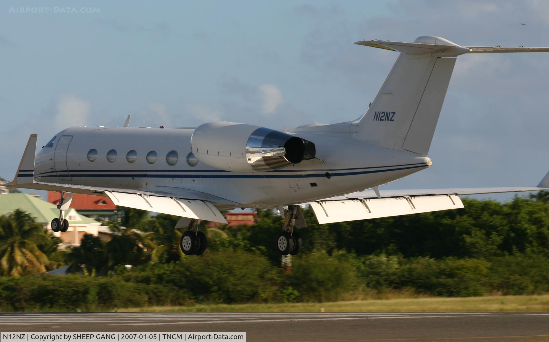 N12NZ, 1999 Gulfstream Aerospace G-IV C/N 1376, Landing at tncm
