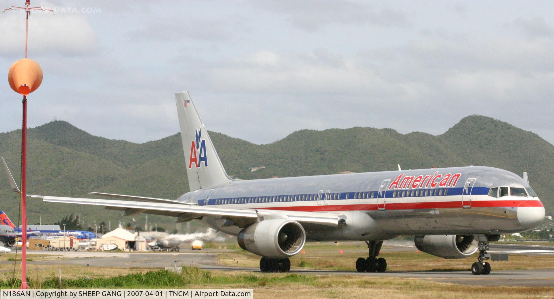 N186AN, 2001 Boeing 757-223 C/N 32380, AA Departing TNCM