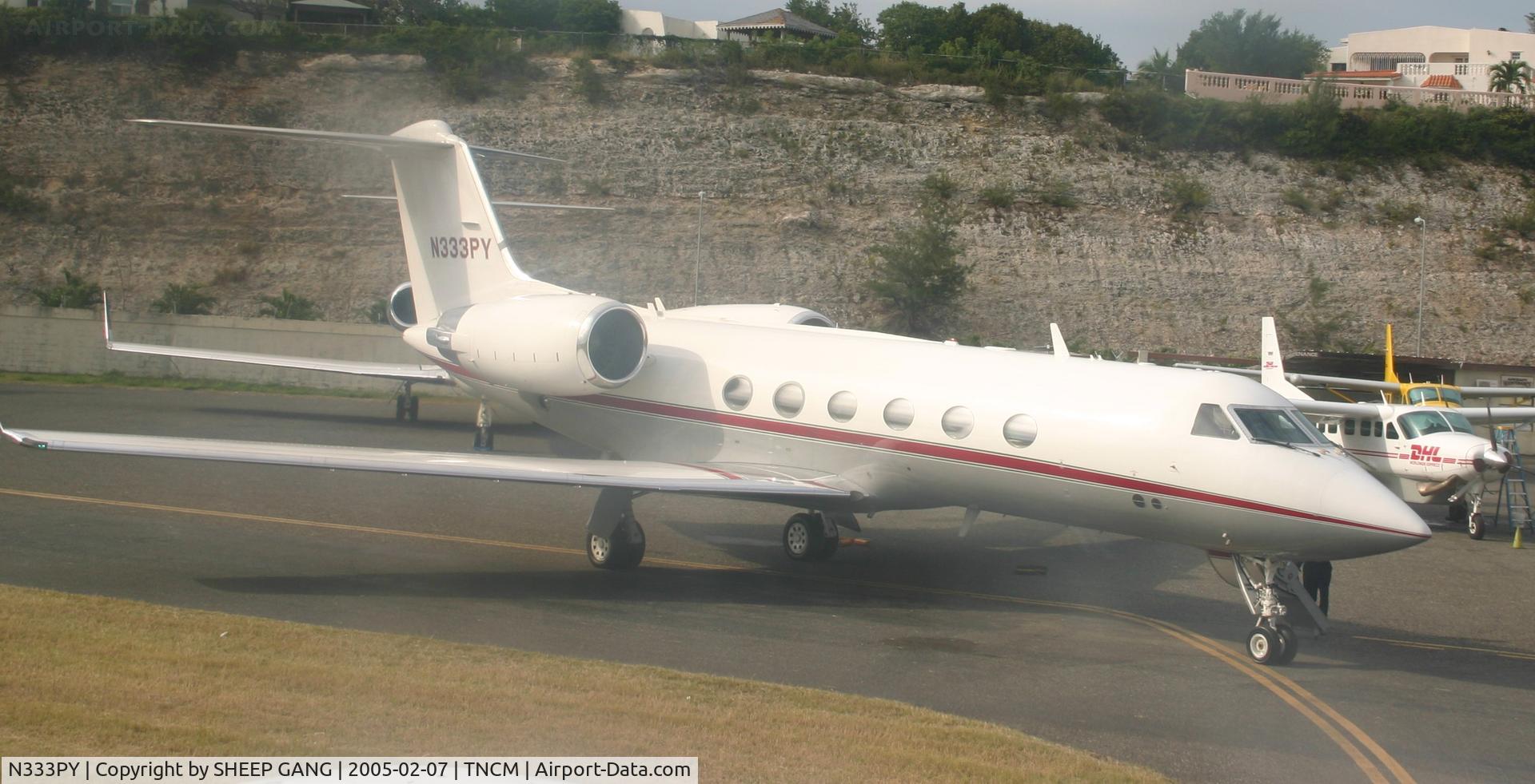 N333PY, 1997 Gulfstream Aerospace G-IV C/N 1317, Park at the cargo ramp
