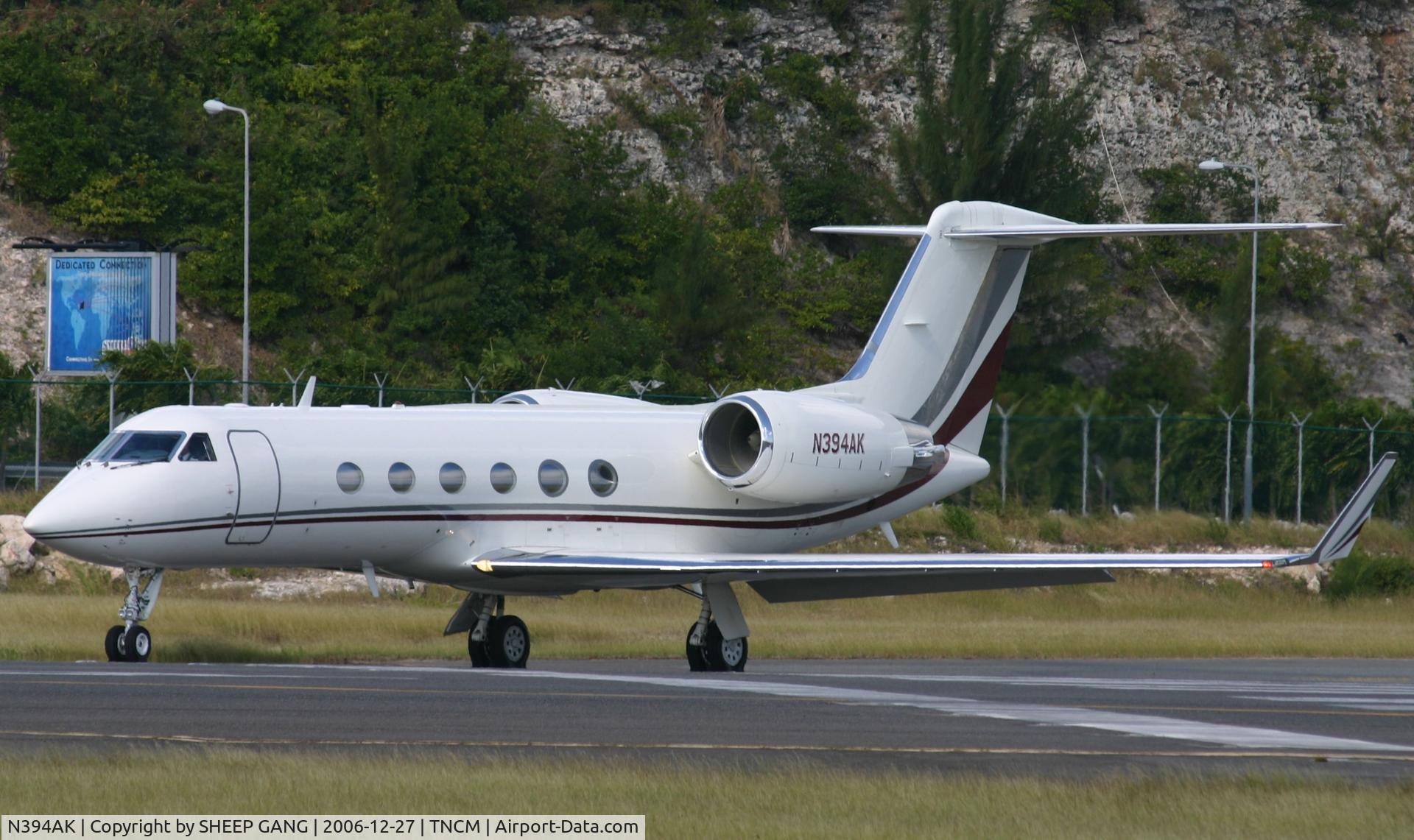 N394AK, 2001 Gulfstream Aerospace G-IV C/N 1470, Departing  tncm