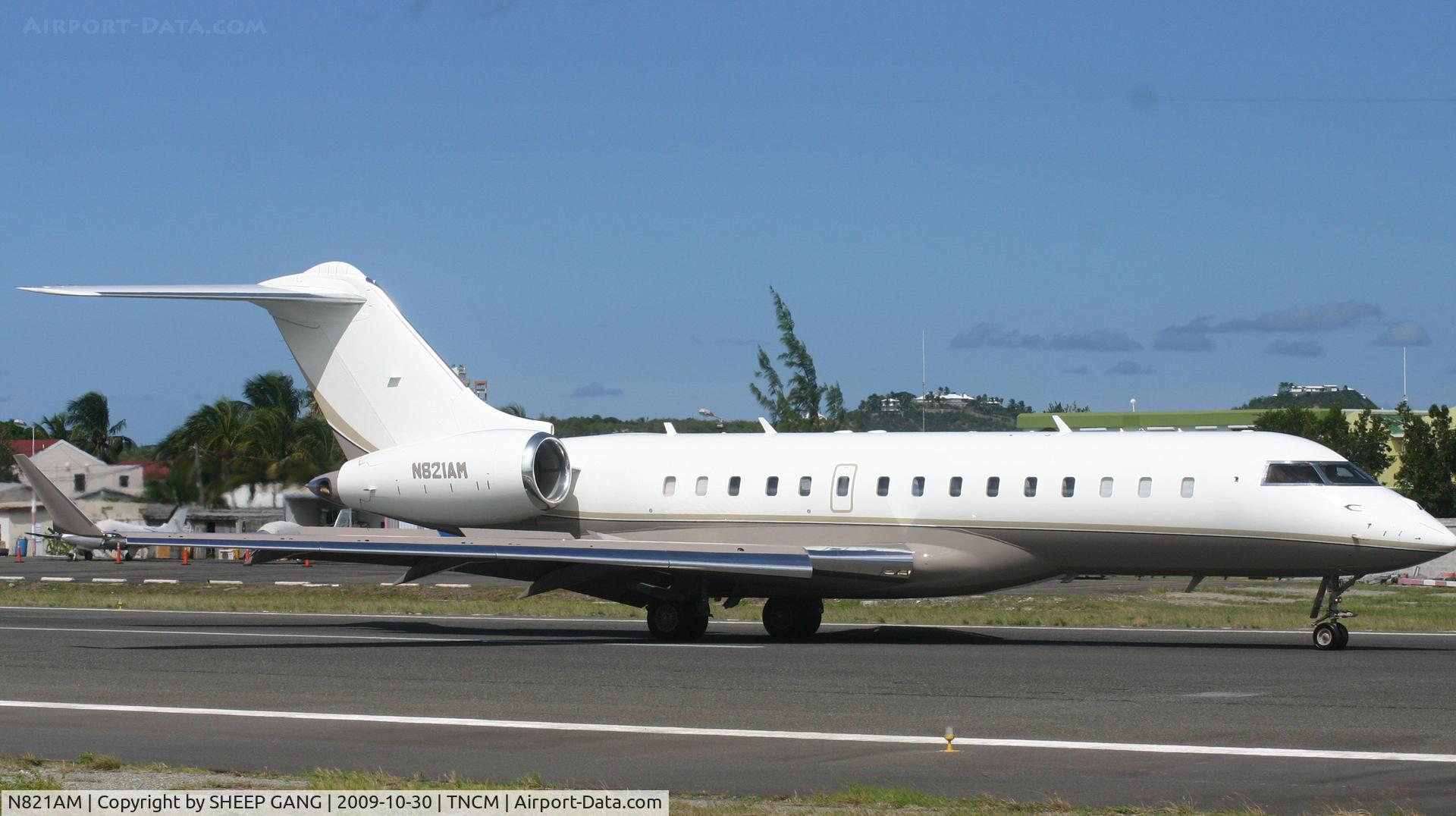 N821AM, 2005 Bombardier BD-700-1A10 Global Express C/N 9183, Rolling out at Tncm
