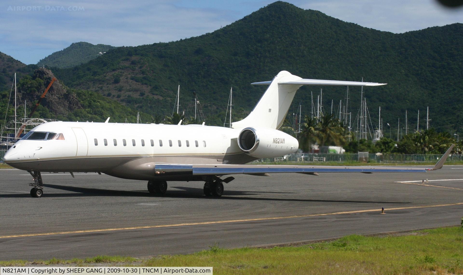 N821AM, 2005 Bombardier BD-700-1A10 Global Express C/N 9183, Back tracking runway 28