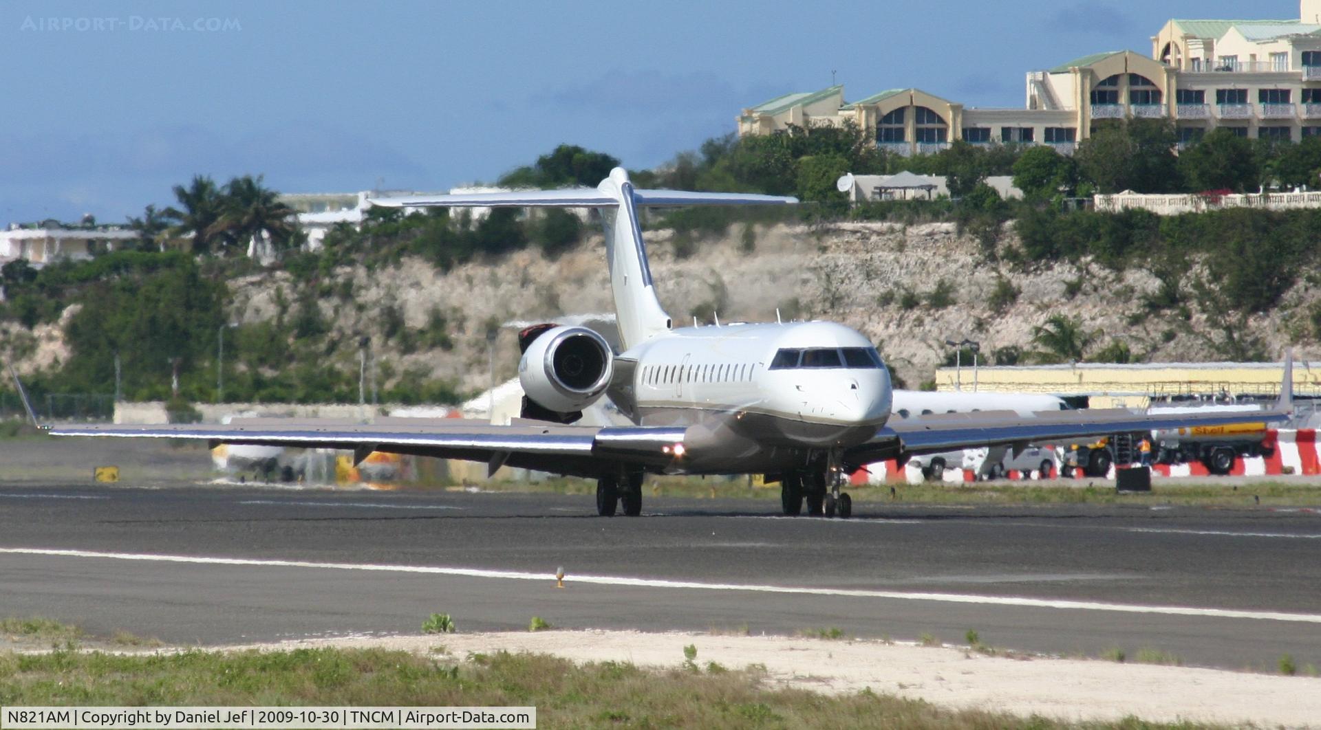 N821AM, 2005 Bombardier BD-700-1A10 Global Express C/N 9183, Making use of there stopping power