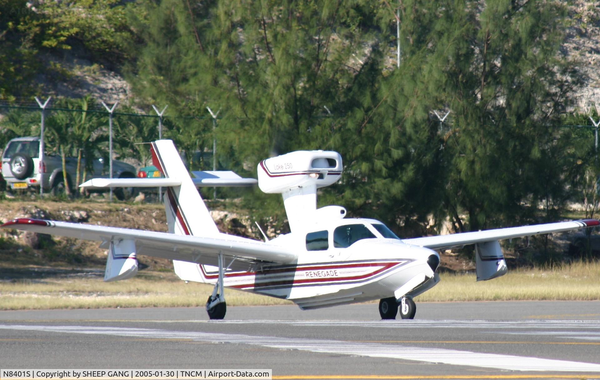 N8401S, Lake LA-250 Renegade C/N 53, taking off from tncm