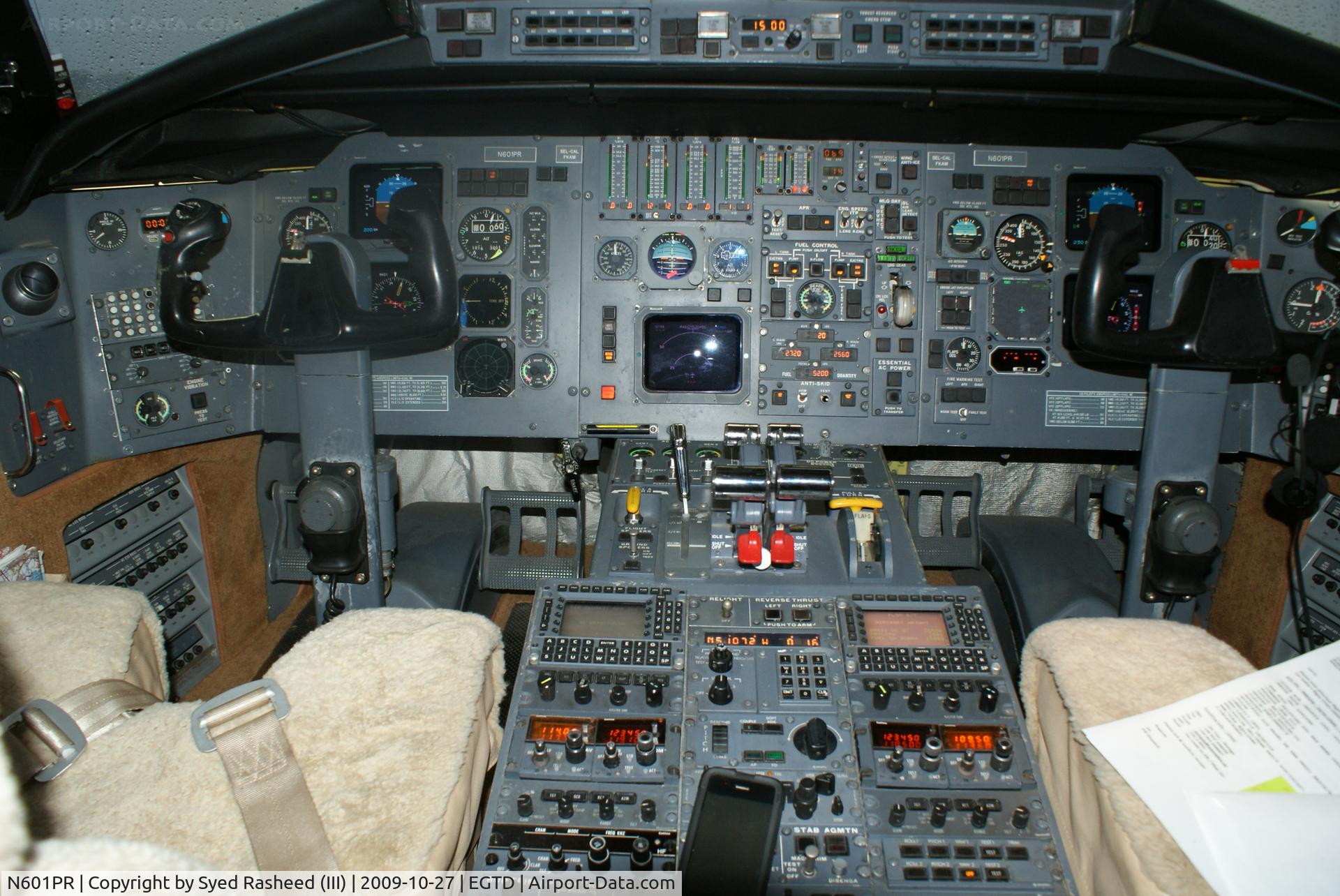 N601PR, 1985 Canadair CL-600-2A12 Challenger 601 C/N 3045, Cockpit
