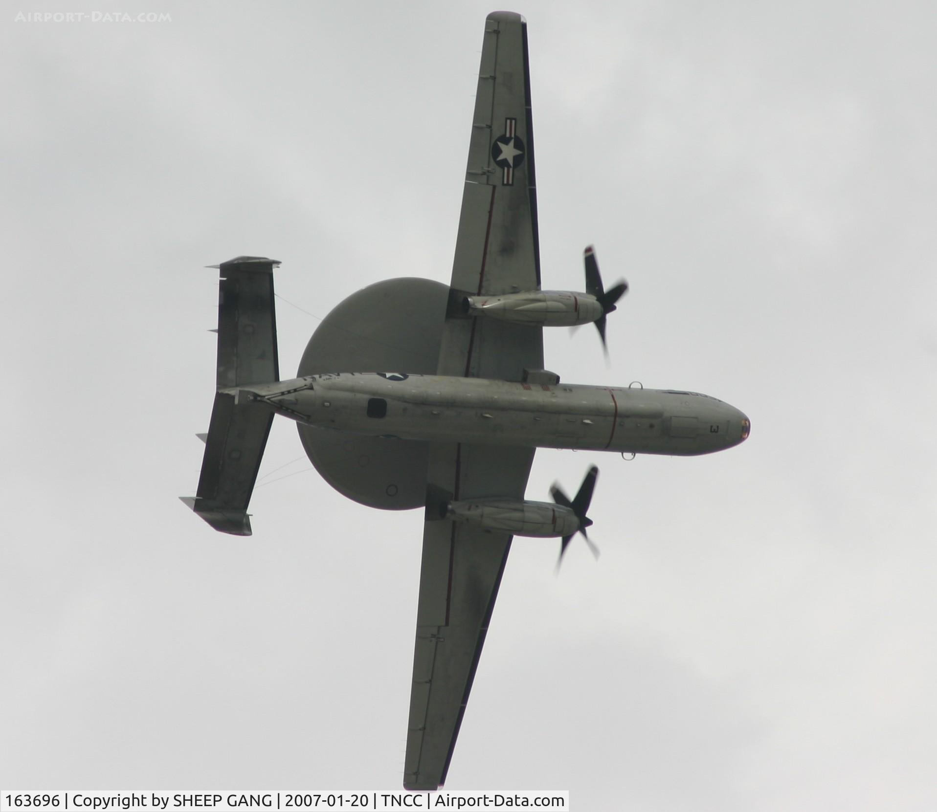 163696, Grumman E-2C Hawkeye Group 1 C/N A132, here we have them doing a sharp left turn back to final