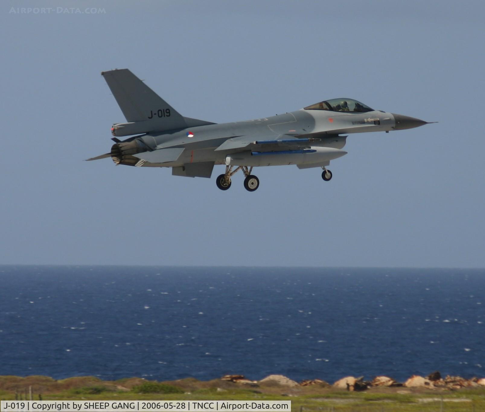 J-019, General Dynamics F-16A Fighting Falcon C/N 6D-175, just back from patrol
