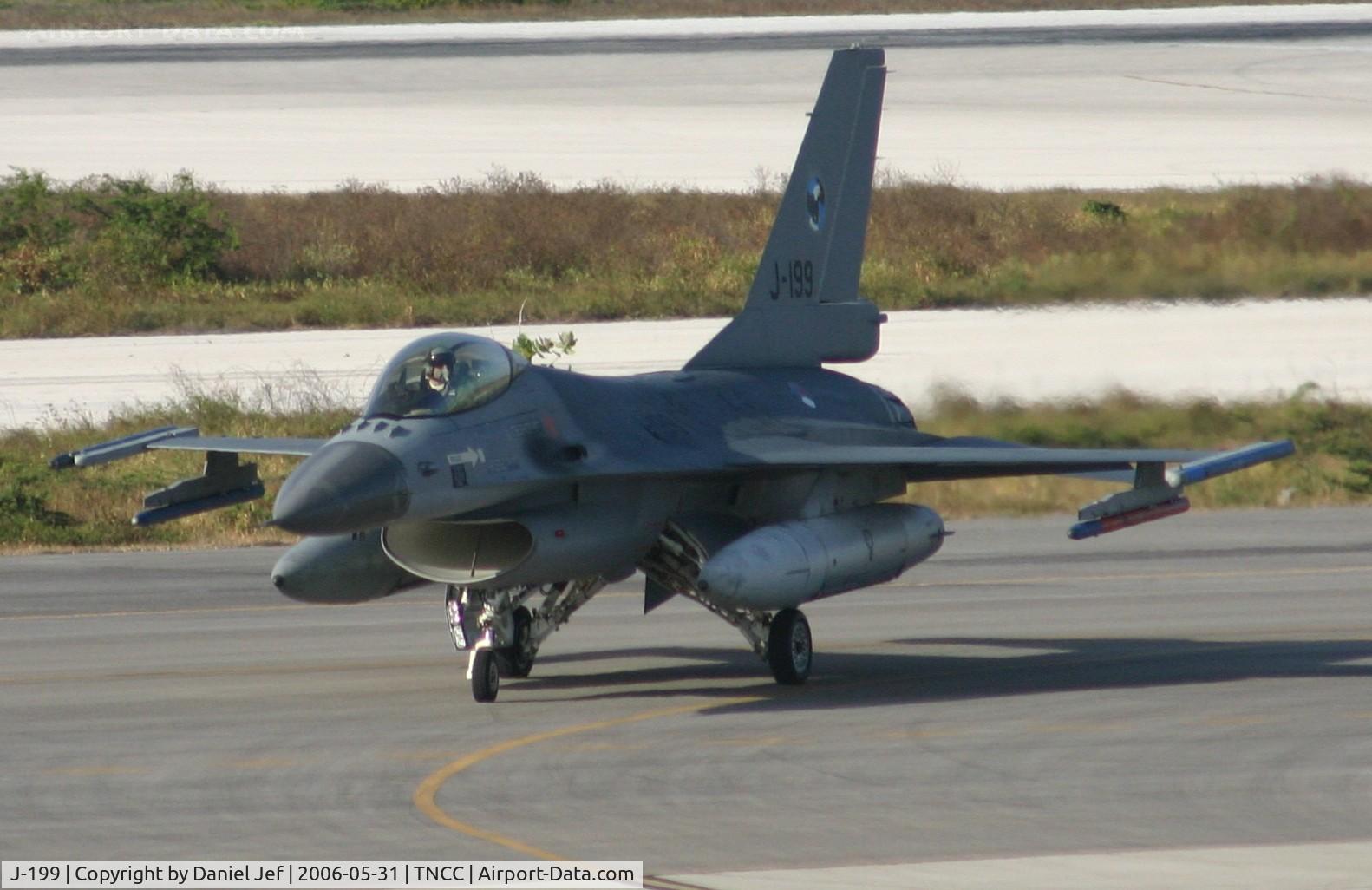 J-199, Fokker F-16AM Fighting Falcon C/N 6D106, just back from patrol and taxing to parking