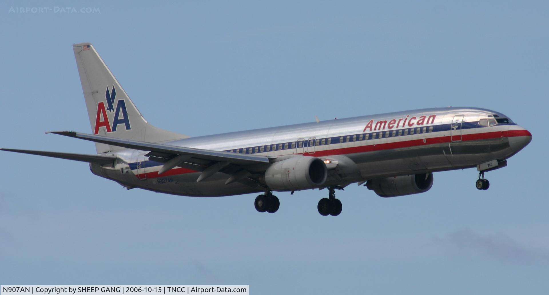 N907AN, 1999 Boeing 737-823 C/N 29509, AA on final to TNCC
