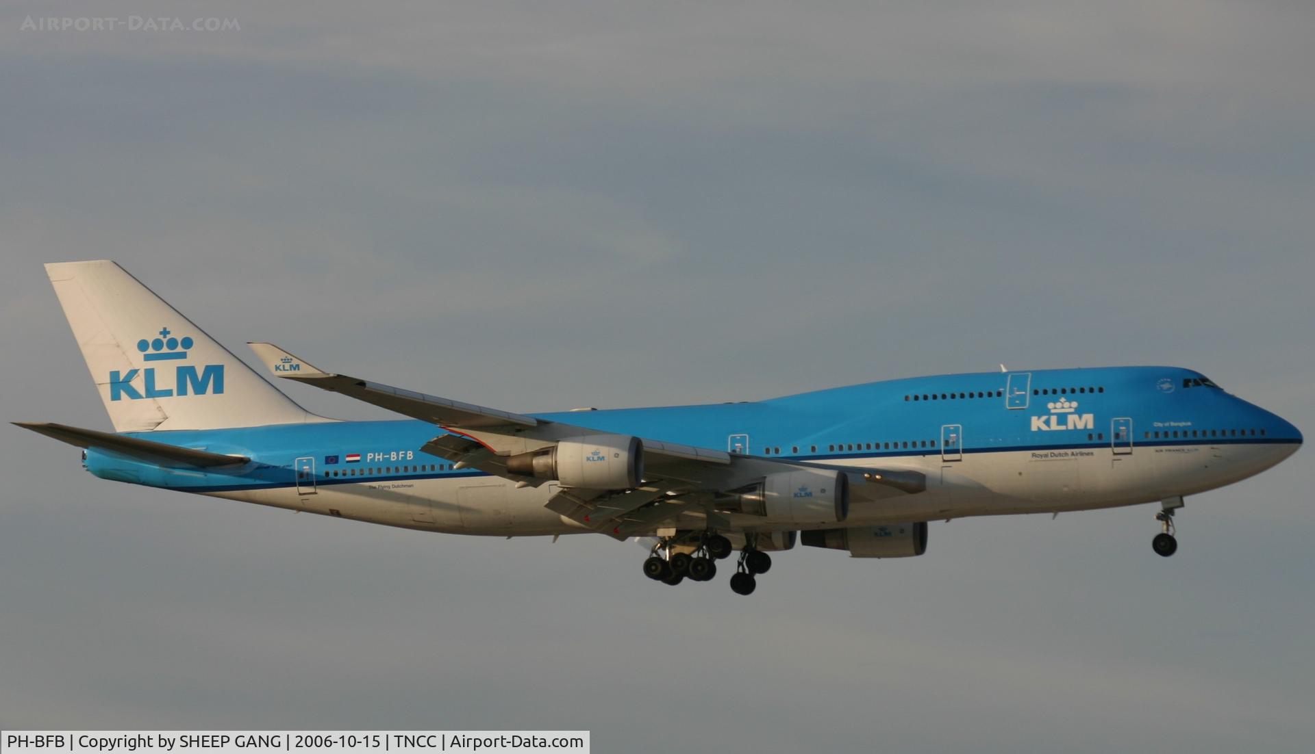 PH-BFB, 1989 Boeing 747-406 C/N 24000, KLM on final to tncc