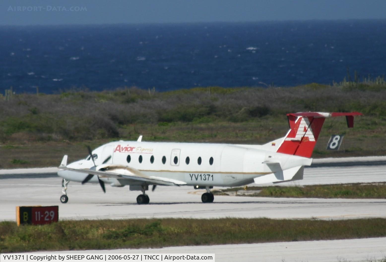 YV1371, 1998 Raytheon 1900D C/N UE-344, getting ready to enter the active runway