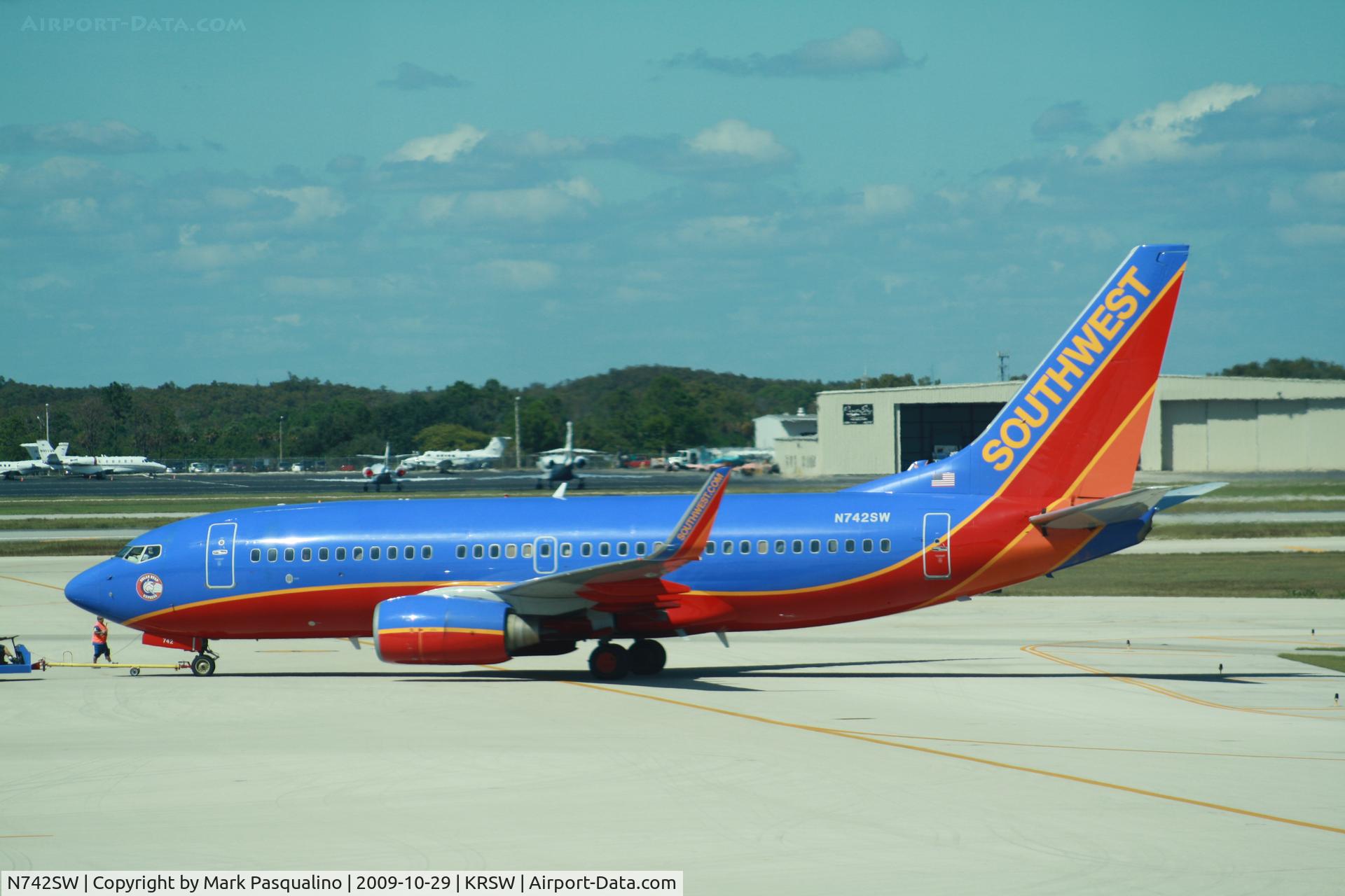 N742SW, 1998 Boeing 737-7H4 C/N 29278, Boeing 737-700