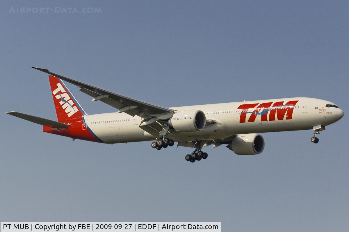 PT-MUB, 2008 Boeing 777-32W/ER C/N 37665, short final RW25R