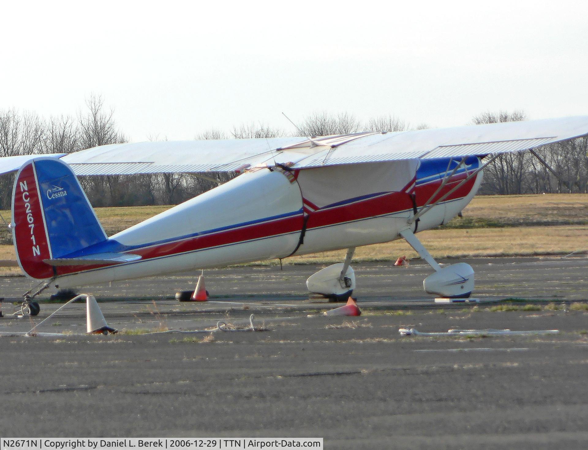 N2671N, 1947 Cessna 140 C/N 12929, I was very pleased to discover this classic 1947 Cessna at Trenton - Mercer County Airport (TTN).  My apologies for the poor composition - I had to shoot this picture through a chain-link fence at 300 mm.
