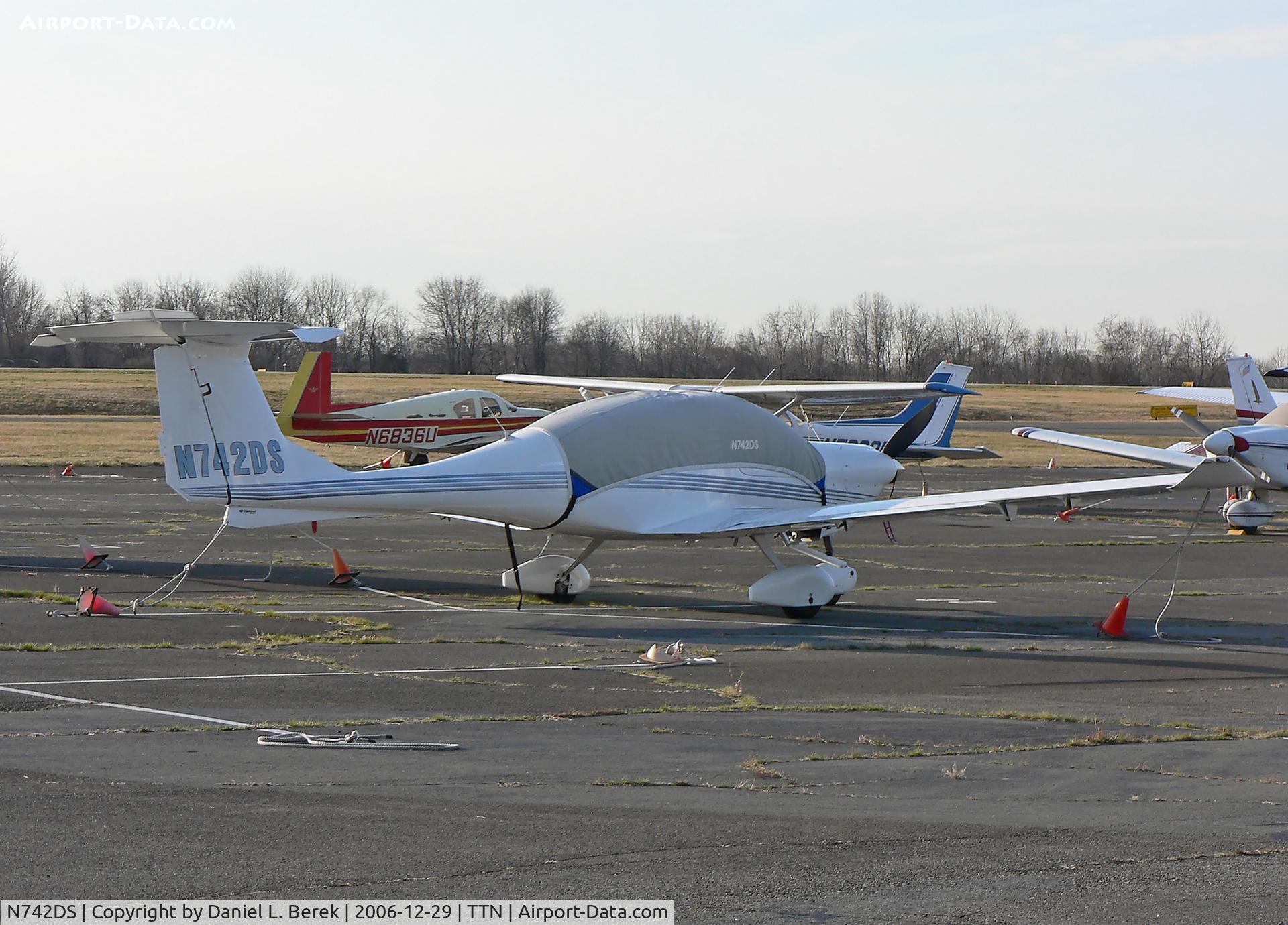 N742DS, Diamond DA-40 Diamond Star C/N 40.326, There is no mistaking the classic, elegant, aerodynamic lines of Diamond aircraft, such as this example caught at Trenton - Mercer County Airport (TTN).