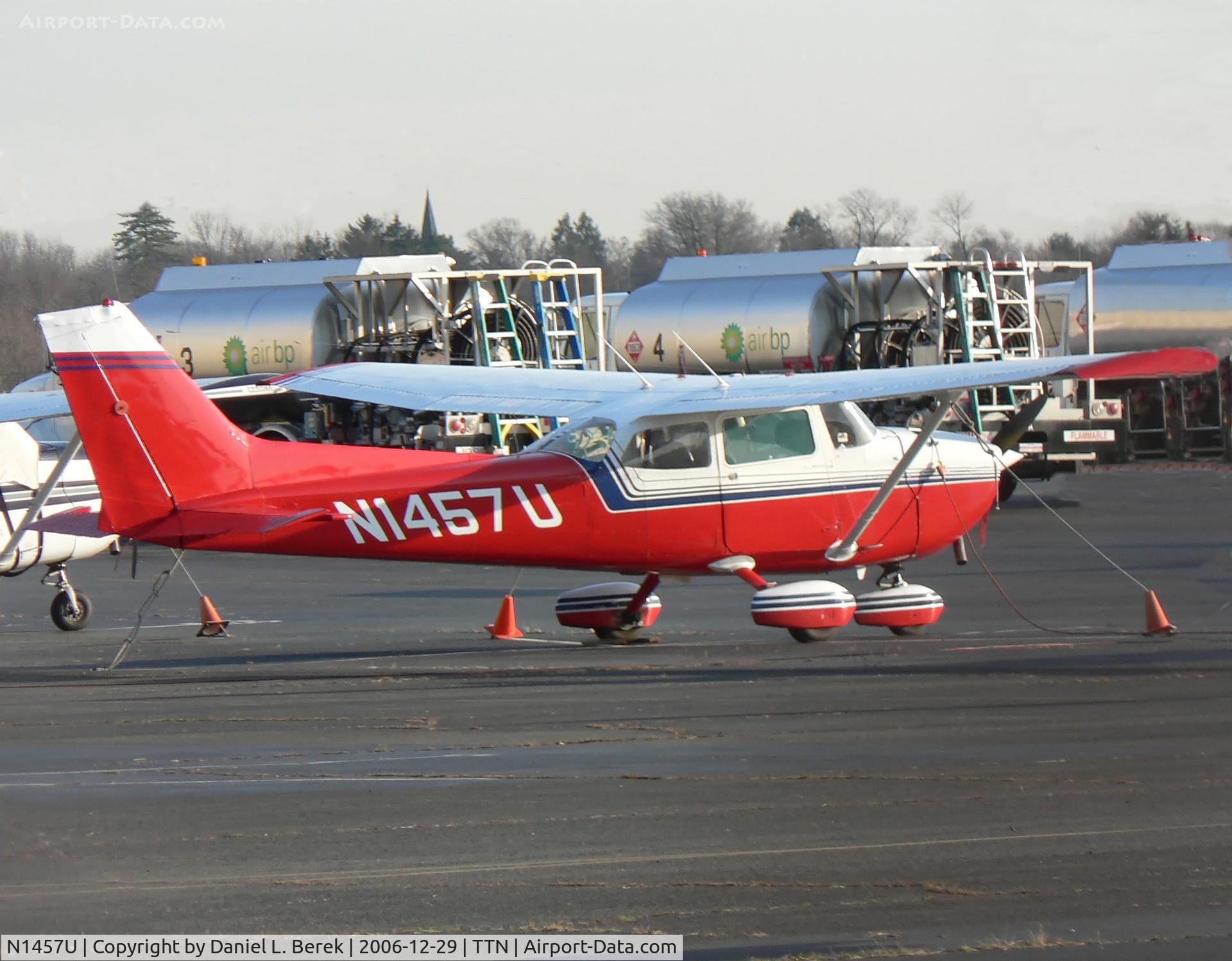 N1457U, 1976 Cessna 172M C/N 17267124, An old bird still looking good after all these years.