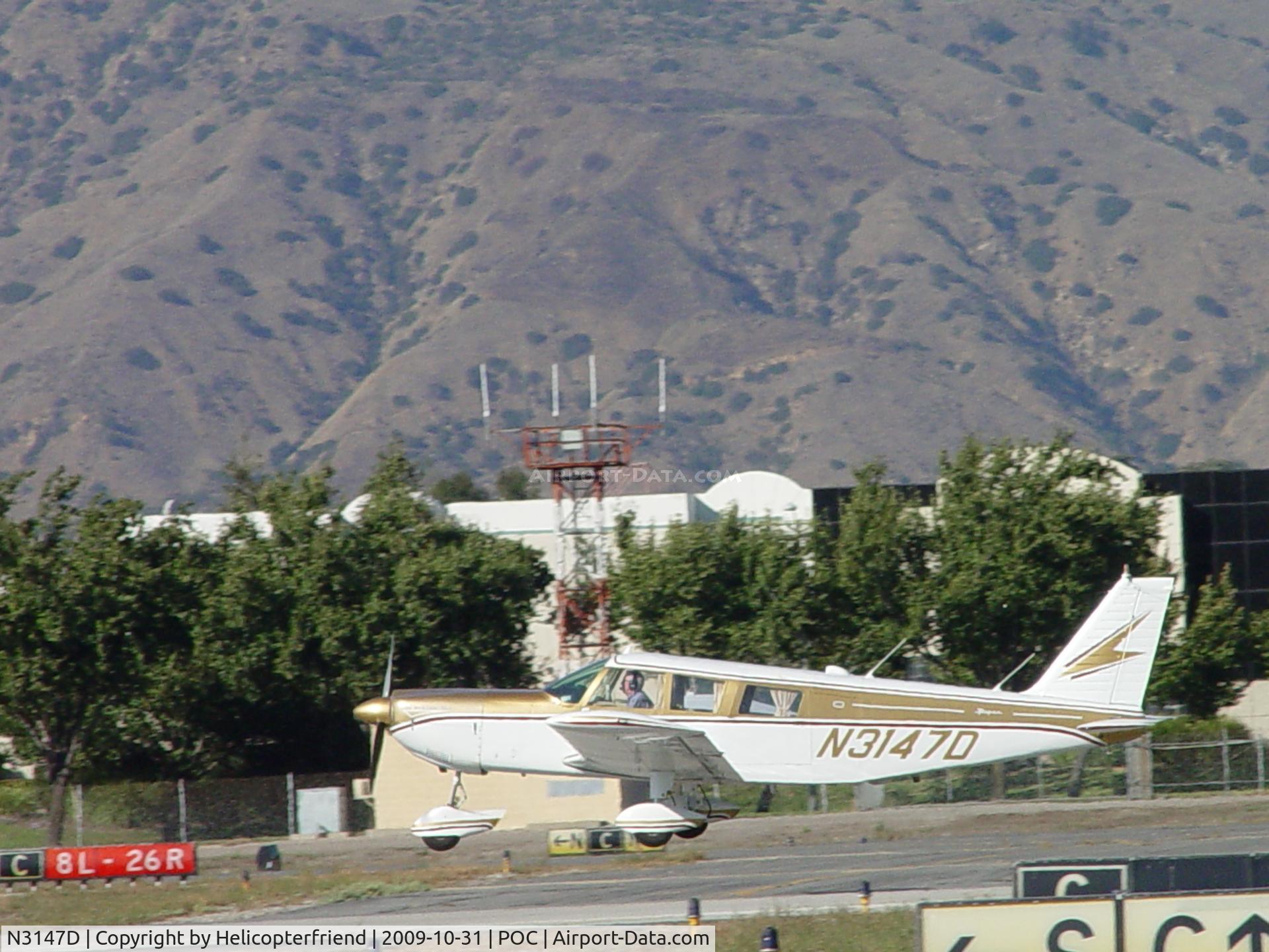 N3147D, 1968 Piper PA-32-300 Cherokee Six C/N 32-40412, Just touched down and lifting off from a touch and go operation