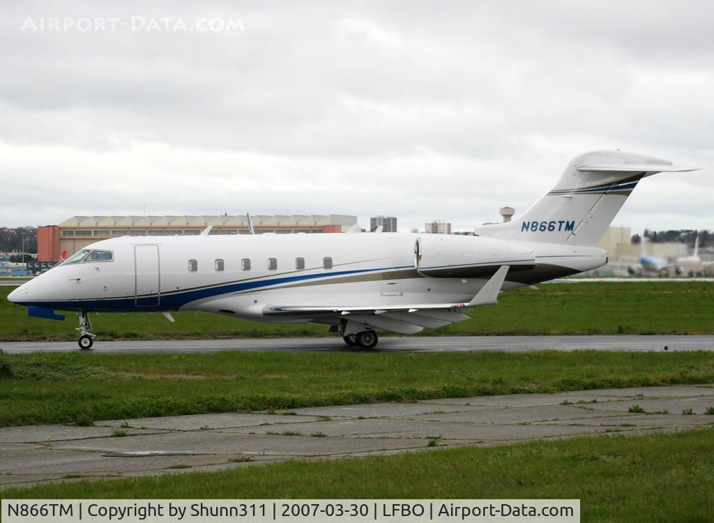 N866TM, 2005 Bombardier Challenger 300 (BD-100-1A10) C/N 20066, Taxiing for departure...