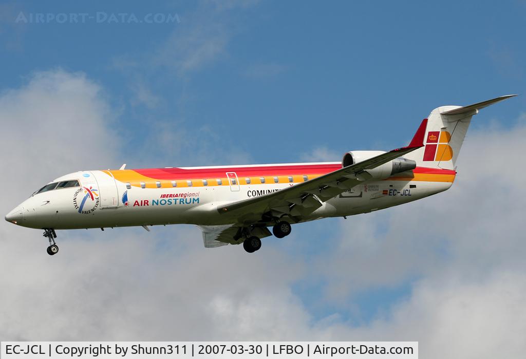 EC-JCL, 2004 Bombardier CRJ-200ER (CL-600-2B19) C/N 7975, Landing rwy 32L