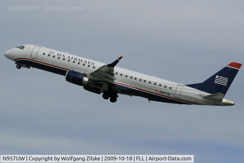 N957UW, 2008 Embraer ERJ-190-100 IGW 190AR C/N 19000161, visitor