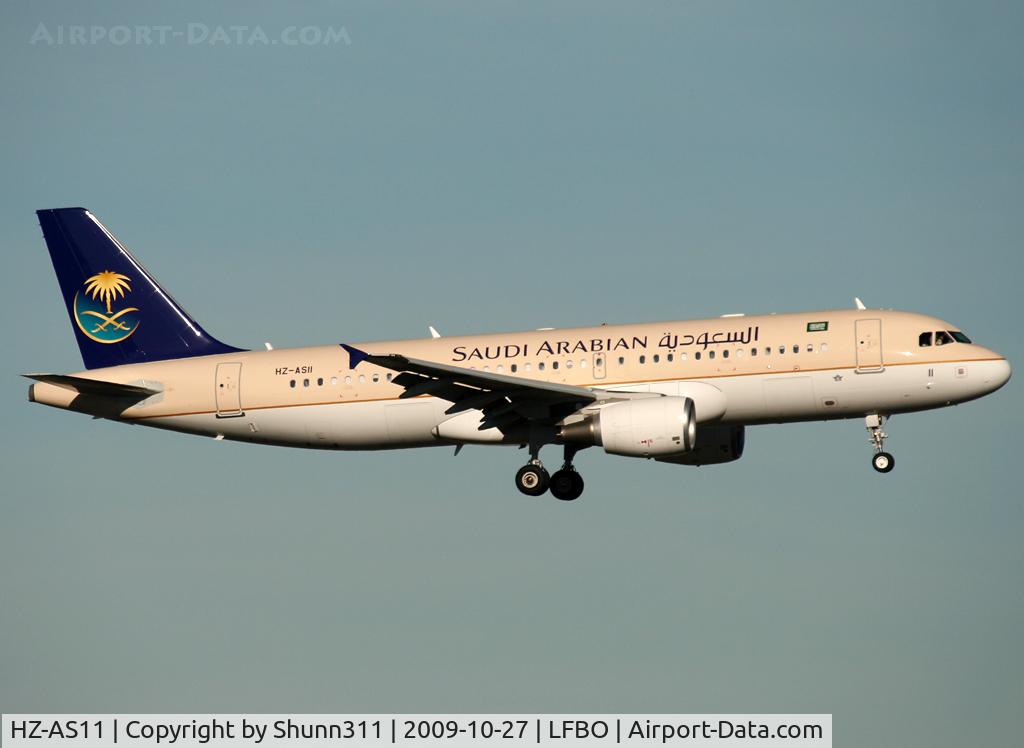 HZ-AS11, 2009 Airbus A320-214 C/N 4015, Landing rwy 14L