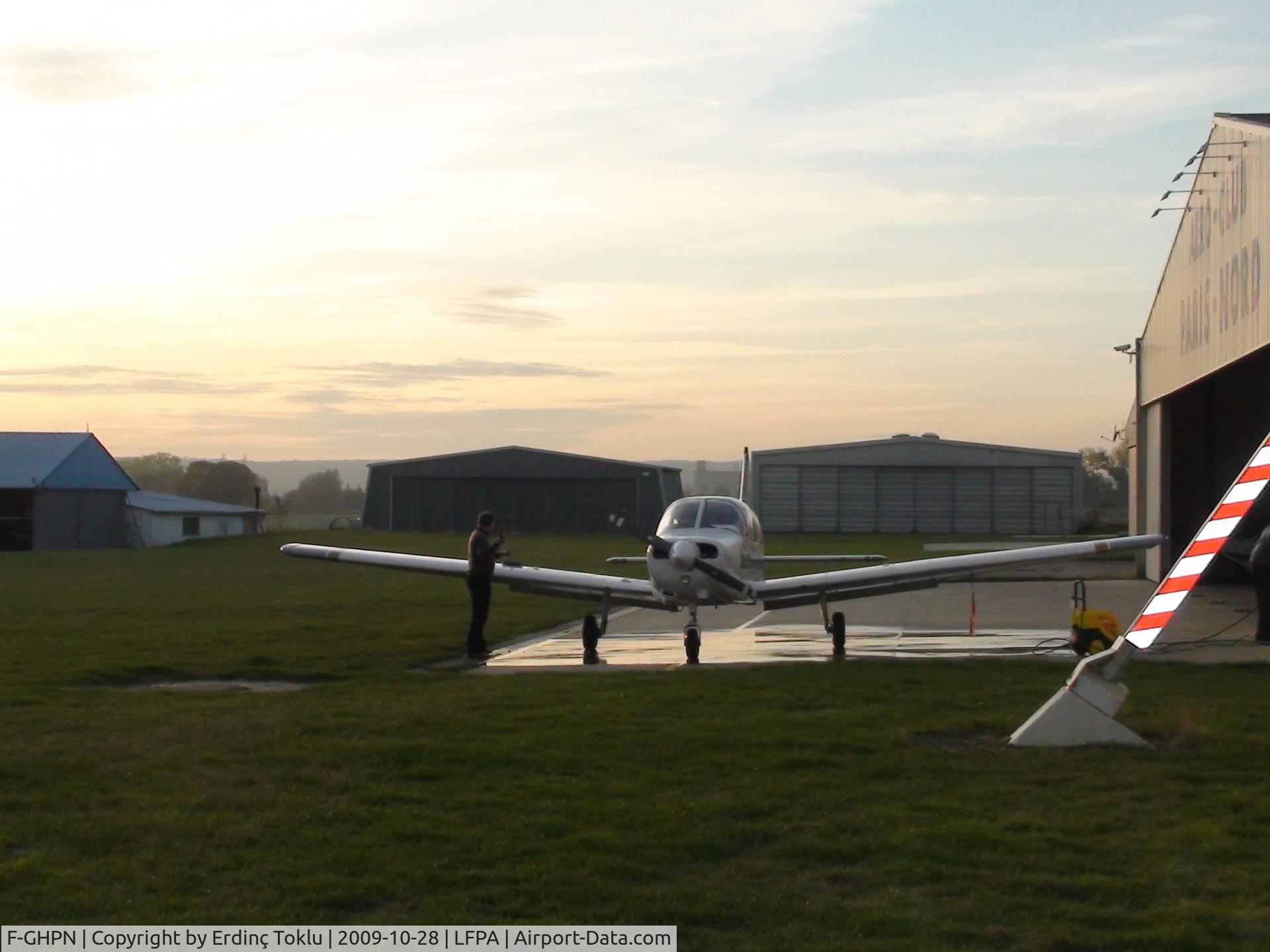 F-GHPN, Piper PA-28-161 Warrior II C/N 28-41252, PN getting a late afternoon wash