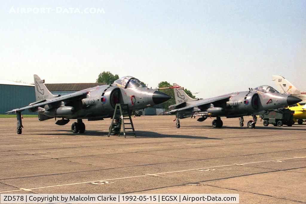 ZD578, 1985 British Aerospace Sea Harrier FRS.1 C/N 41H-912041/B35/P22, British Aerospace Corp Sea Harrier FRS1 with sister aircraft FRS1 ZE690 / 711, both from RN No 899 Sqn, Yeovilton at Airshow Europe, North Weald in 1992.