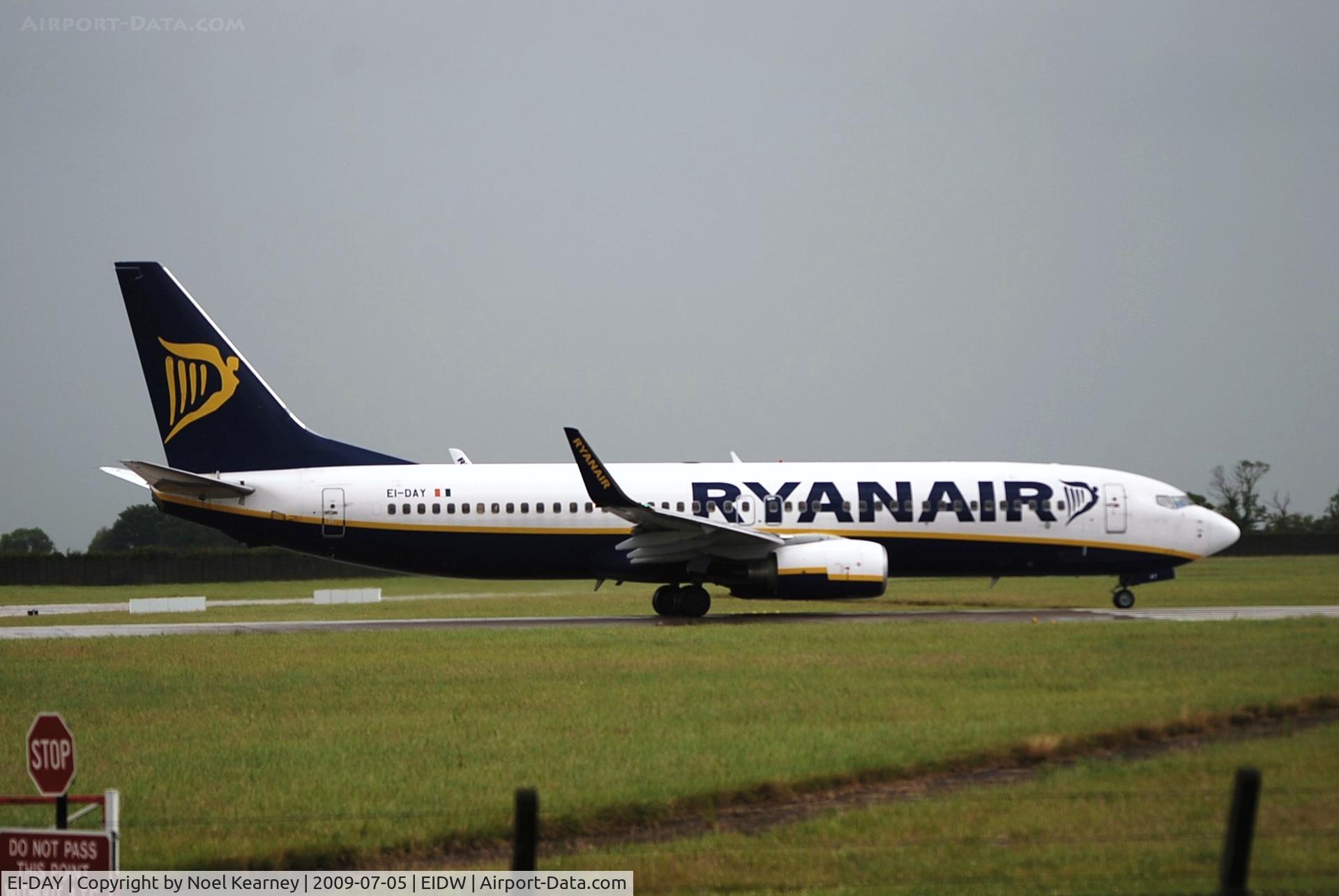 EI-DAY, 2004 Boeing 737-8AS C/N 33558, Departing off Rwy 10