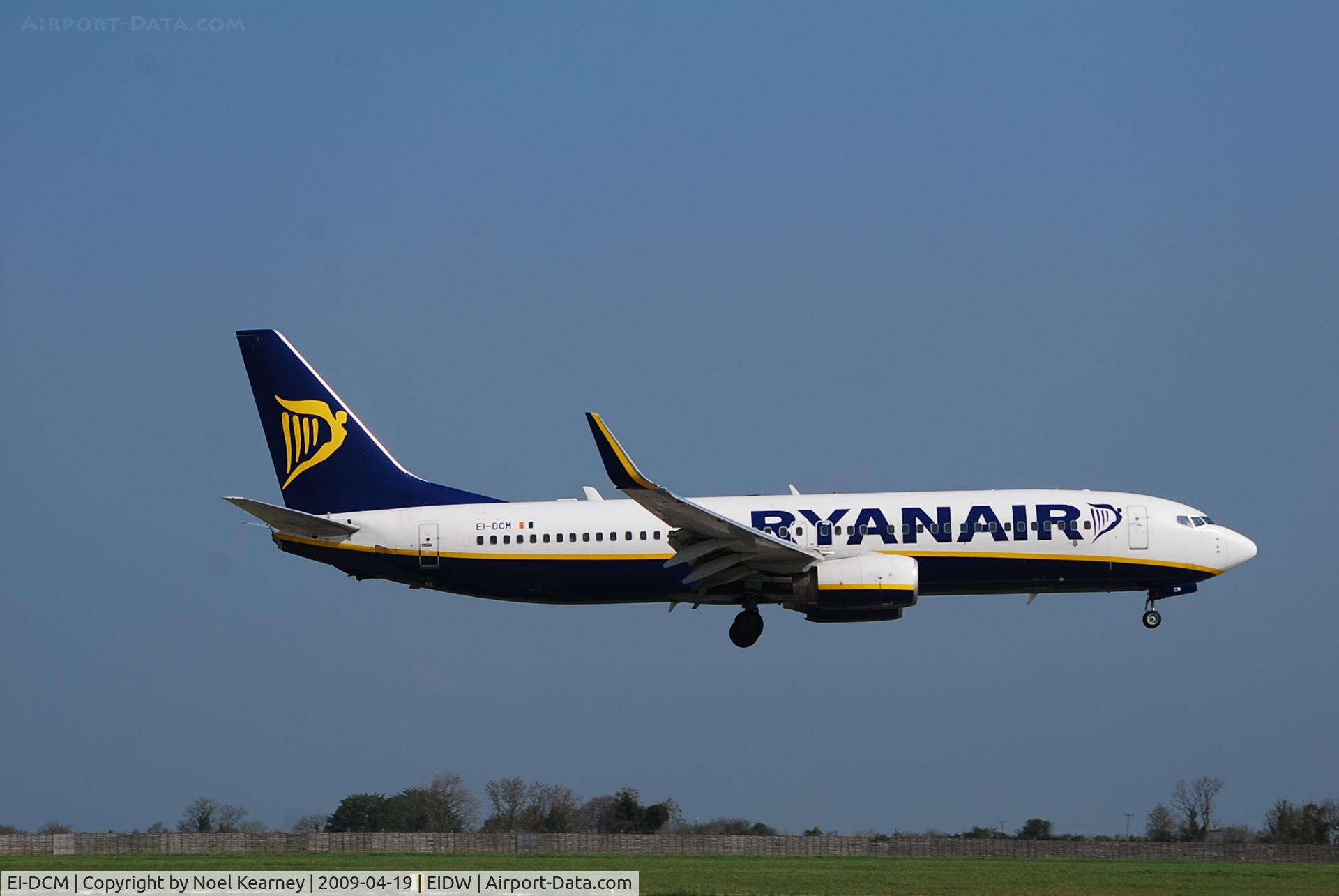 EI-DCM, 2004 Boeing 737-8AS C/N 33807, Landing Rwy 10