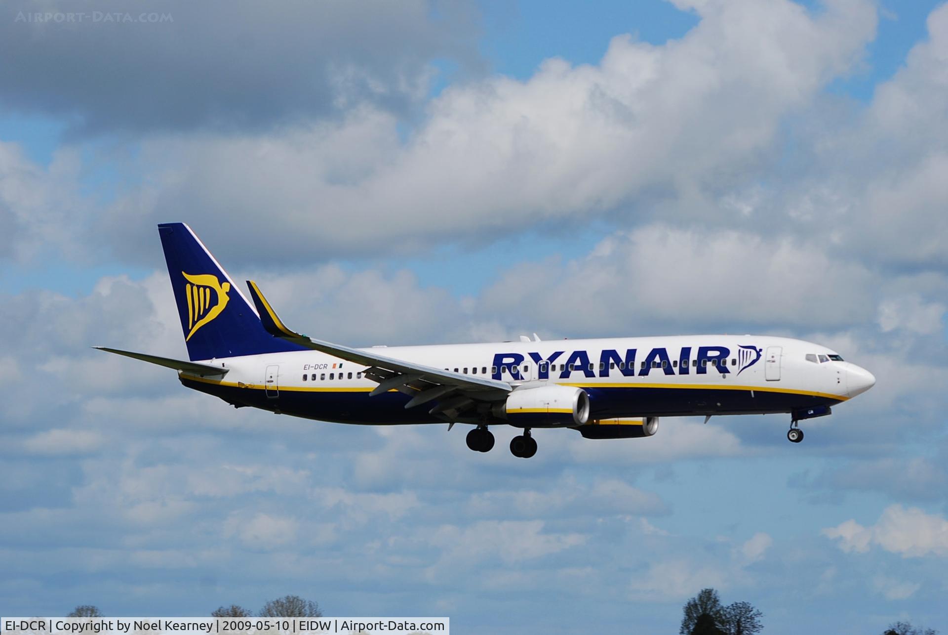 EI-DCR, 2004 Boeing 737-8AS C/N 33811, Landing Rwy 10