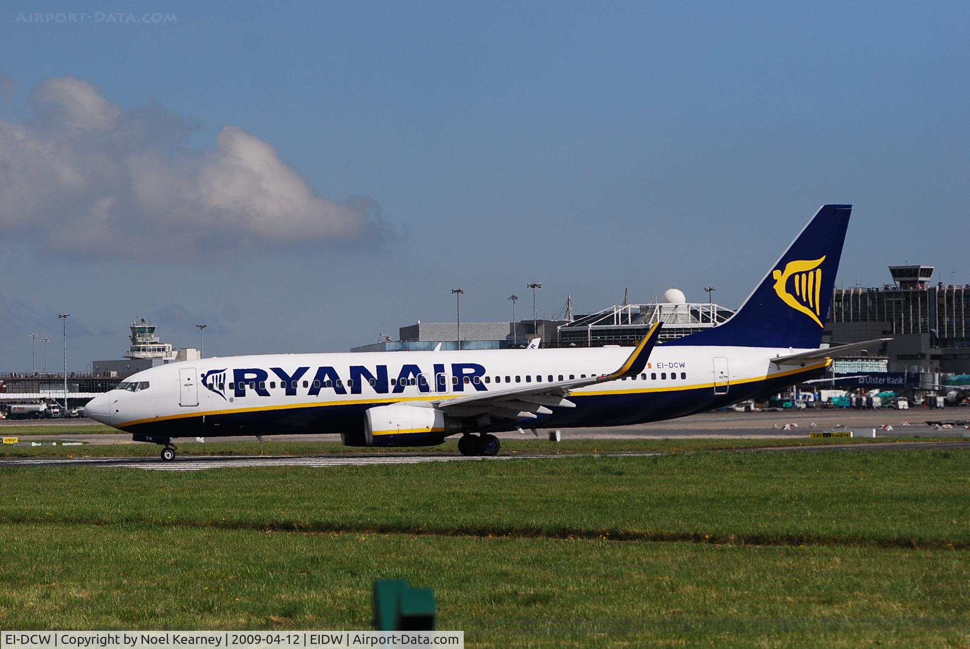 EI-DCW, 2004 Boeing 737-8AS C/N 33568, Departing off Rwy 28