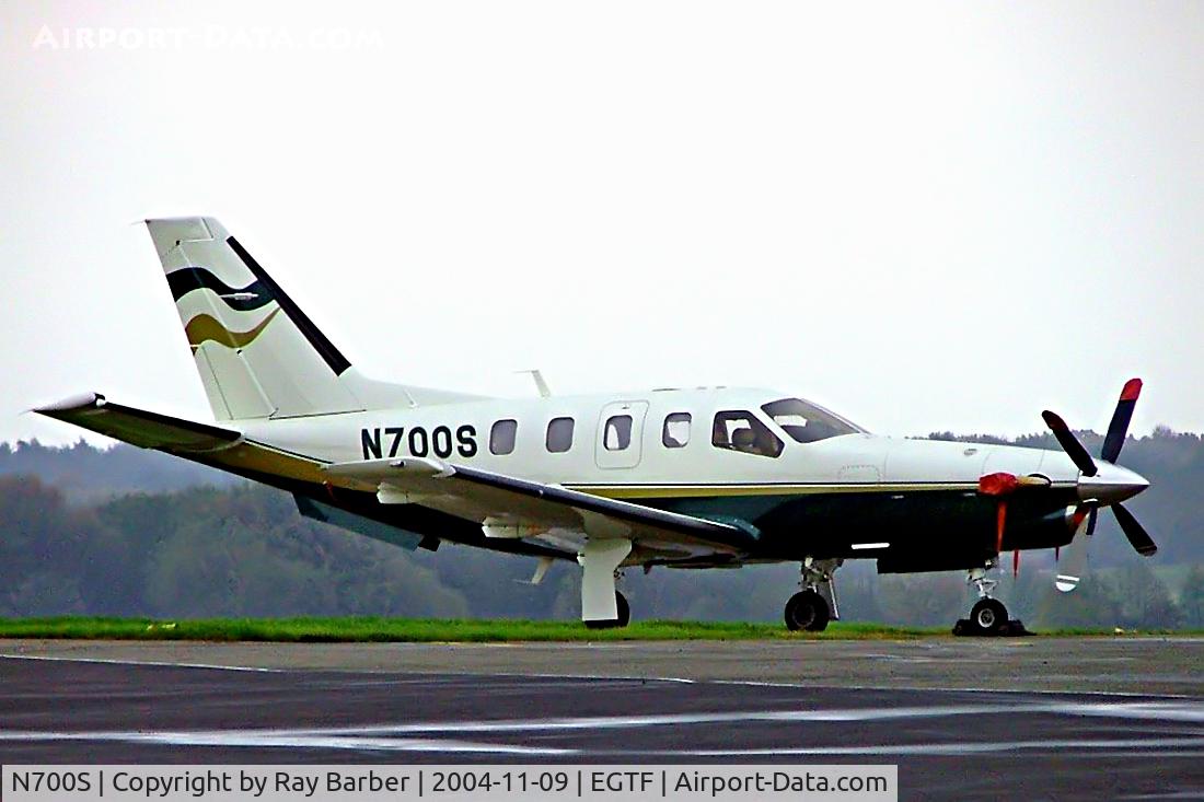 N700S, 2001 Socata TBM-700 C/N 193, Socata TBM700B [193] Fairoaks~G 09/11/2004. Seen at its home base.