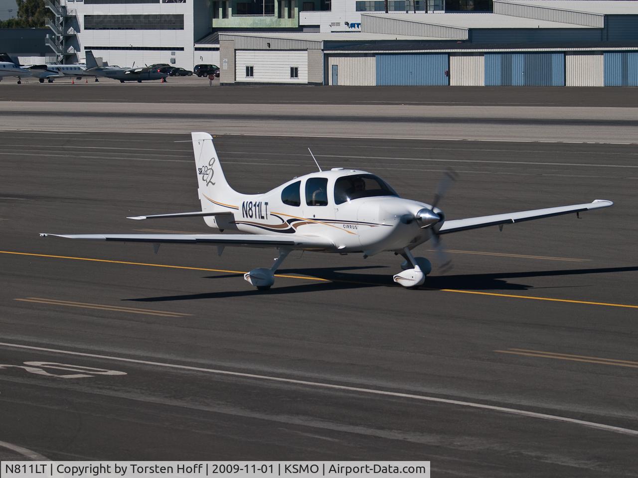 N811LT, 2006 Cirrus SR22 C/N 1795, N811LT taxiing