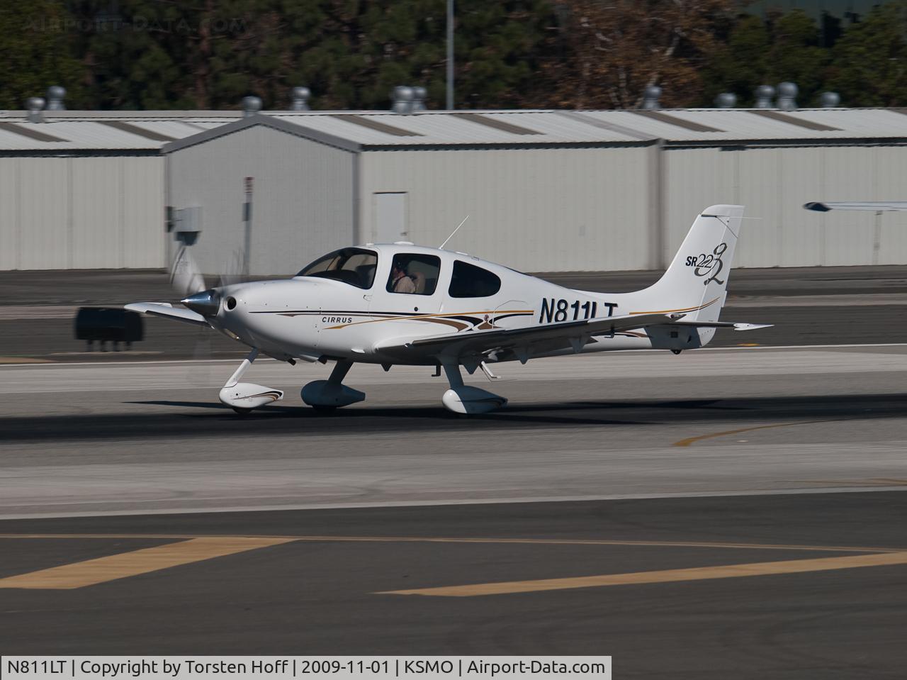 N811LT, 2006 Cirrus SR22 C/N 1795, N811LT departing from RWY 21