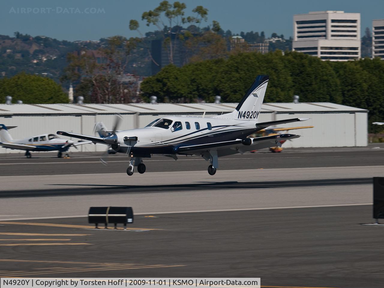 N4920Y, 2000 Socata TBM-700 C/N 169, N4920Y arriving on RWY 21